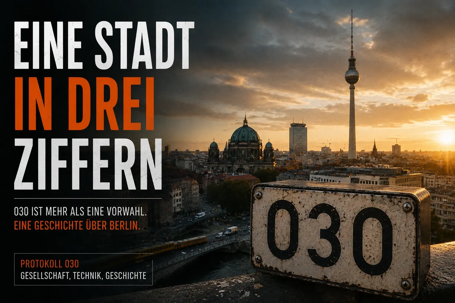 Cinematisches Berliner Stadtpanorama bei Sonnenuntergang mit Fernsehturm und Dom. Links stehen der Titel „Eine Stadt in drei Ziffern“, Protokoll 030 und die Kategorien Gesellschaft, Technik und Geschichte; im Vordergrund ist groß die Zahl 030 zu sehen.